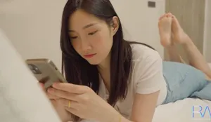 Xinh đẹp nhưng vẫn bị chồng địt trộm, cô vợ buồn tình cho anh giao hàng trả bài luôn