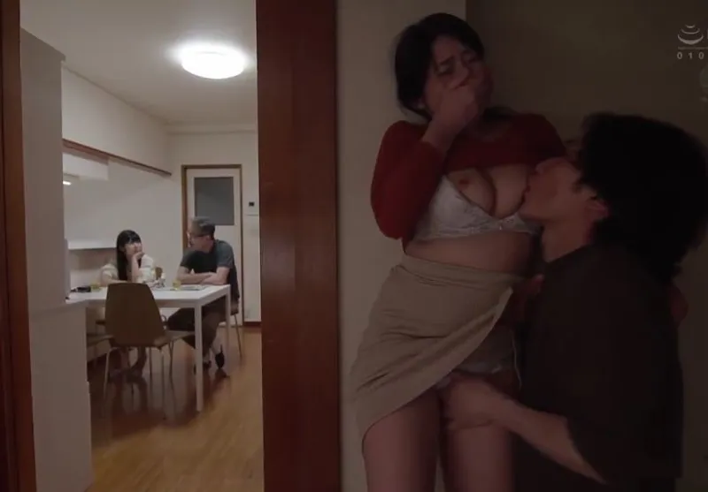 Má trộm nhìn vợ yêu gã chồng con gái phang nào ngờ con rể nhìn thấy